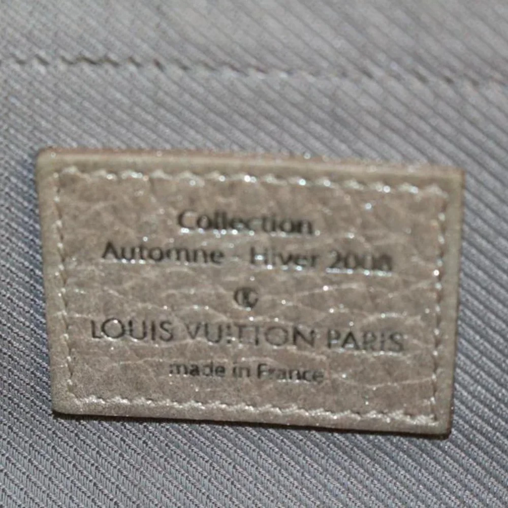 Louis Vuitton width handle